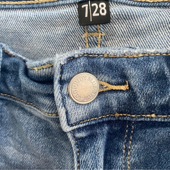 Judy Blue Casual Comfort High Rise Medium Wash Distressed Slim Leg Jeans 7/28 - Picture 9 of 13